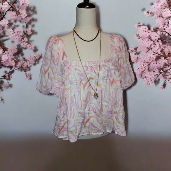 Blouse NWT Groovy Pink Flowly Blouse p2p 22x24 - Picture 1 of 7